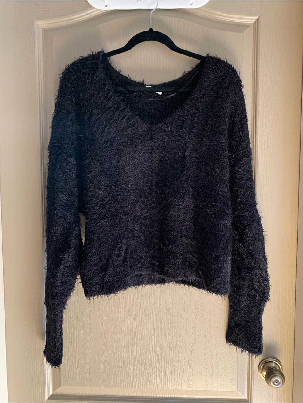 Free People Fuzzy Eyelash Knit Cropped VNeck Sweater Small Black Cozy Fall Layer